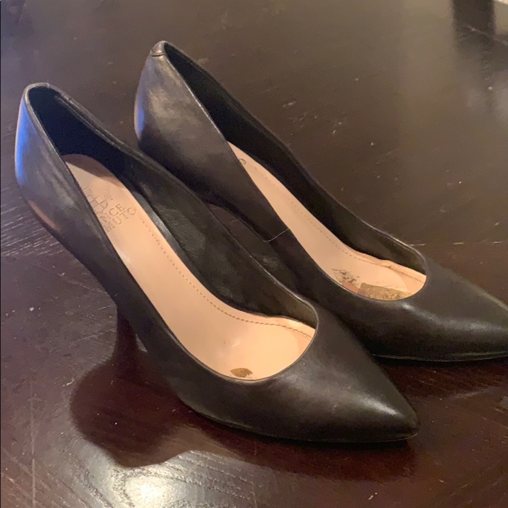 Beautiful Vince Camuto Retsie Pointed toe pumps